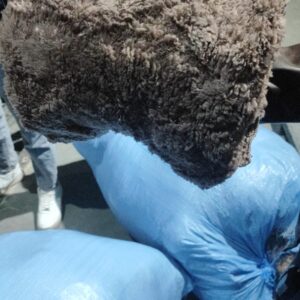 • طقم كفر للكنبة كبير +  3 منديل  بني