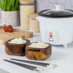 {اللون} سلّة بخار مرفقة مع طباخ الأرز الكهربائي