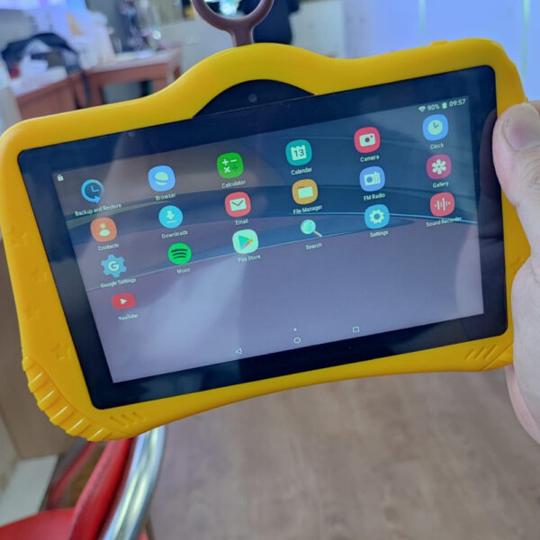 • تابلت بجراب سيليكون 7 بوصة(ضمان 6 شهور)